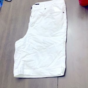 Stainless White Folded Shorts